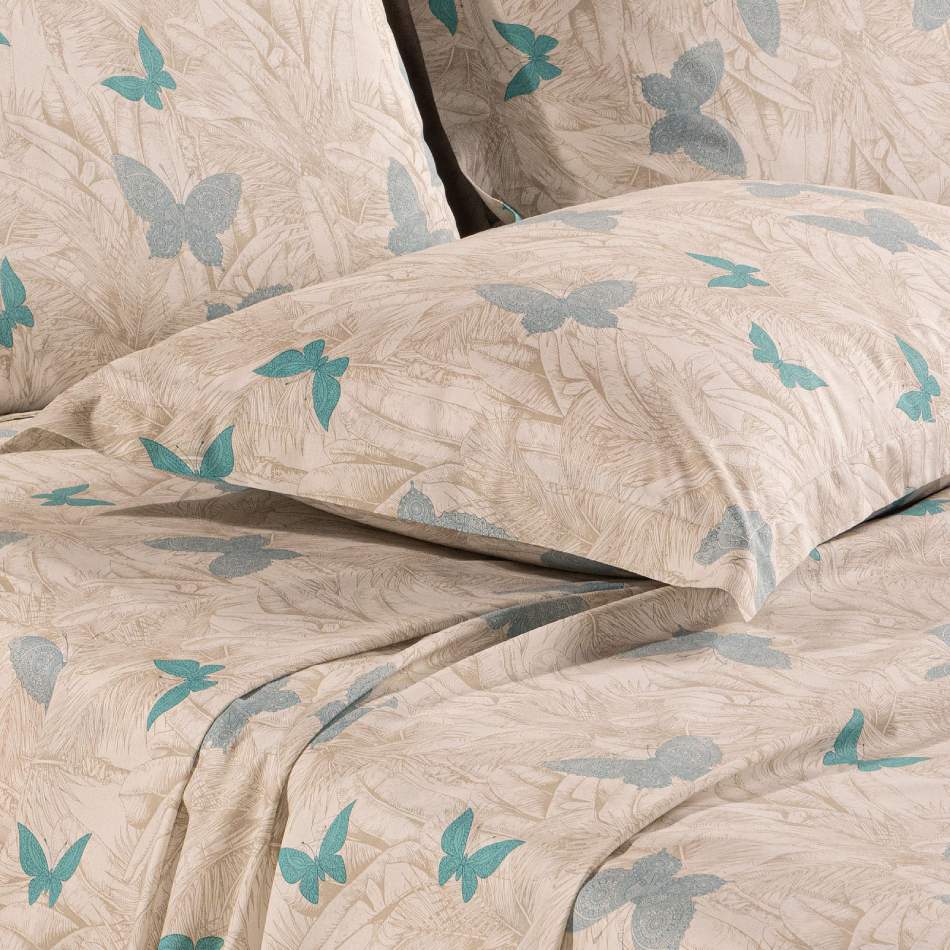 Completo lenzuola Marisol. Fantasia con farfalle azzurre su un fondo botanico sui toni del beige