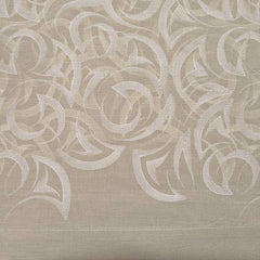 Completo lenzuola Caleffi Luna in puro cotone. Disponibile nella misura per letto piazza e mezza e matrimoniale.  Il completo lenzuola Luna presenta una moderna fantasia dalle forme morbide su fondo tortora.