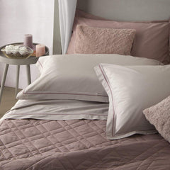 Completo lenzuola matrimoniale Twin di NK camillatex. Tinta Unita rosacon cordoncini bicolore. Percalle di cotone.