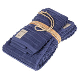 Coppia asciugamani Fazzini Rilievi, in spugna di puro cotone tinta unita. Il set 1+1 include: 1 asciugamano (misura 60x110 cm) e 1 ospite (misura 40x60 cm).  Colore blu quetzal