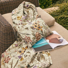 copriletto estivo vanitas fazzini. Fantasia floreale colore sandalo beige.