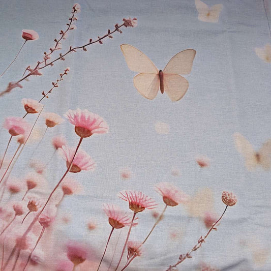 lenzuolo copriletto butterfly. Fantasia con farfalle e fiori su fondo azzurro