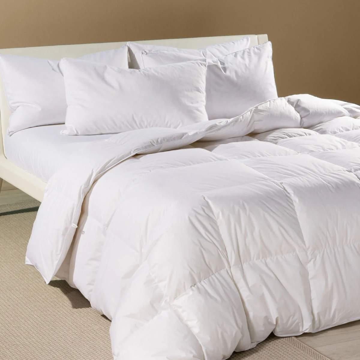 Il piumino interno Buonanotte di Caleffi assicura un morbido e caldo abbraccio durante le notti invernali.

Il piumino Buonanotte è realizzato con un'imbottitura in piuma da 240 g/m², composta da 90% piumino e 10% piumette. Per il tessuto di rivestimento è utilizzato un tessuto in 100% cotone a tenuta piuma.