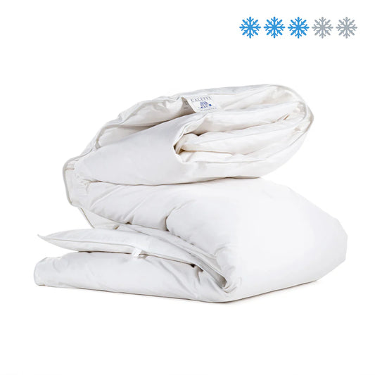 Piumino interno matrimoniale Dormipiuma Caleffi in piuma d'oca. peso 300 g/mq. Composizione 70% piumino, 30% piumette. Rivestimento in cotone a tenuta piuma.
