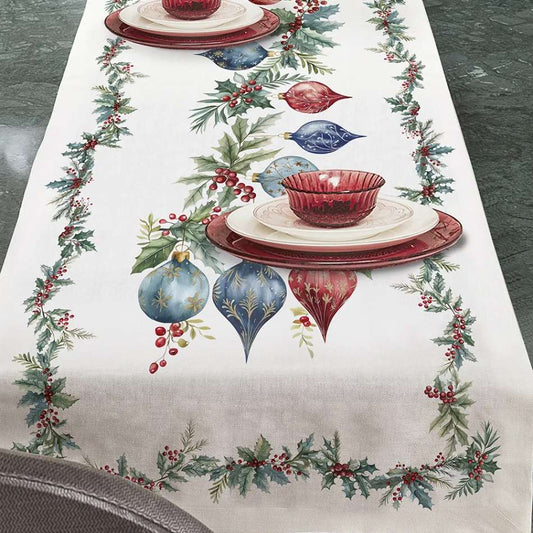 Corsia natalizia Jingle Bells di Tessitura Randi in cotone.
Runner fantasia con sfere e addobbi colorati incorniciati da rami di agrifoglio.