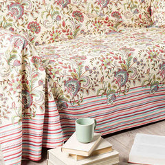 Telo Arredo multiuso Kyoto di Caleffi, in puro cotone. Fantasia dai motivi floreali nella variante di colore corallo, con fondo panna. Il telo arredo Grandecor Kyoto di Caleffi è in puro cotone e può essere utilizzato come copriletto, copritavolo e copridivano. Disponibile nella misura per letto matrimoniale 270x270 cm.