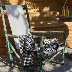 Telo bagno Fazzini Africa, in spugna di puro cotone tinta in filo. Telo doccia con fantasia zebrata o leopardata colore grigio e nero