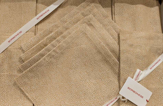 servizio tavola Borbonissima borbonese in lino e cotone colore miele. tovaglia con tovaglioli fantasia occhio di pernice