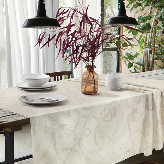 Tovaglia Nastro di Gabel Vallesusa in cotone. Fantasia beige con nastro che percorre tutta la tovaglia.