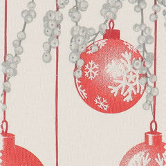 Tovaglia Natale Gabel Shimmer per 8, 12 o 18 persone. Fondo bianco con sfere rosse e bacche argento. Stampa digitale su puro cotone panama.