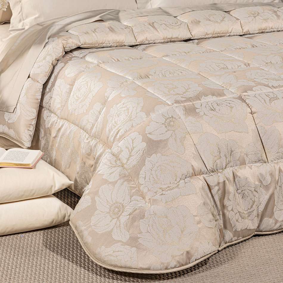 Trapunta invernale matrimoniale Caleffi Flory. Piumone fantasia floreale naturale/beige.