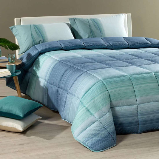 Trapunta invernale Caleffi Rainbow in microfibra. Disponibile nella misura per letto singolo. Fantasia moderna a righe con effetto degradè colore blu verde acqua