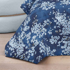 Trapunta invernale Fazzini Kimono. piumone fantasia fiori bianchi su fondo blu