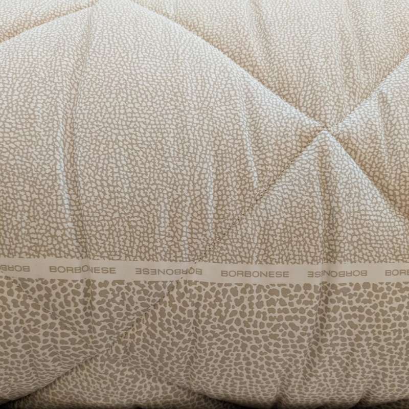 Trapunta invernale matrimoniale Borbonese Century. Piumone fantasia a occhio di pernice. Colore ecrù beige.