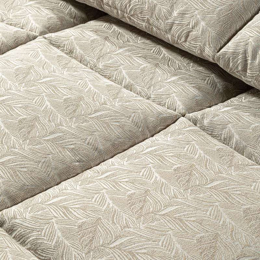 Trapunta invernale matrimoniale Caleffi Interiors, in prezioso raso jacquard. La trapunta Interiors presenta una delicata fantasia con foglie che si intersecano in una fitta trama. Colore bosco tortora