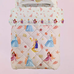 Trapunta invernale Caleffi Principesse Disney in cotone. Fondo rosa con principesse Cenerentola, Rapunzel e la Sirenetta.