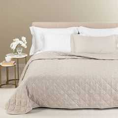 trapuntino Danubio caleffi matrimoniale. Fantasia con motivi ornamentali classici colore naturale beige su raso jacquard