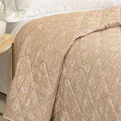 trapuntino Danubio caleffi matrimoniale. Fantasia con motivi ornamentali classici colore biscotto su raso jacquard