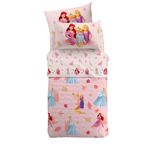 Trapuntino Caleffi Disney Magic Princess. Fantasia con le principesse Cenerentola, Ariel, Rapunzel circondate da fiori su fondo rosa.