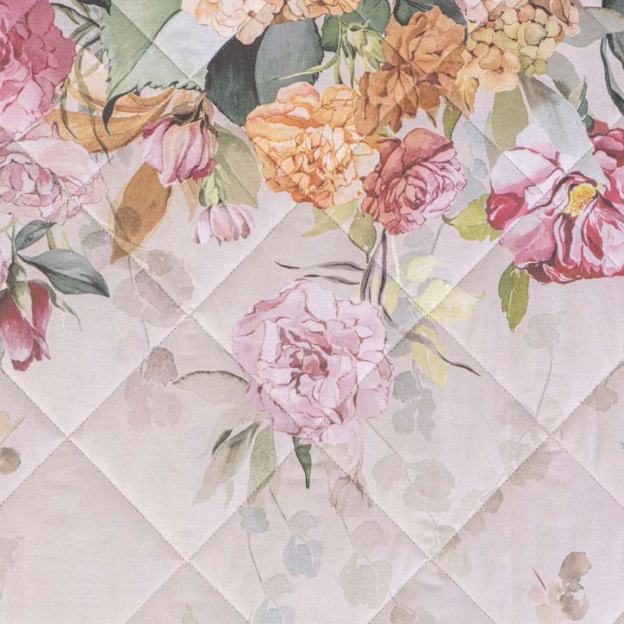 Trapuntino Ikebana Caleffi. Fantasia con fascia di fiori rosa e ocra su fondo beige