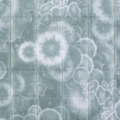 trapuntino riflessi caleffi, colore verde giada. fantasia astratta con fiori stilizzati su fondo verde giada.