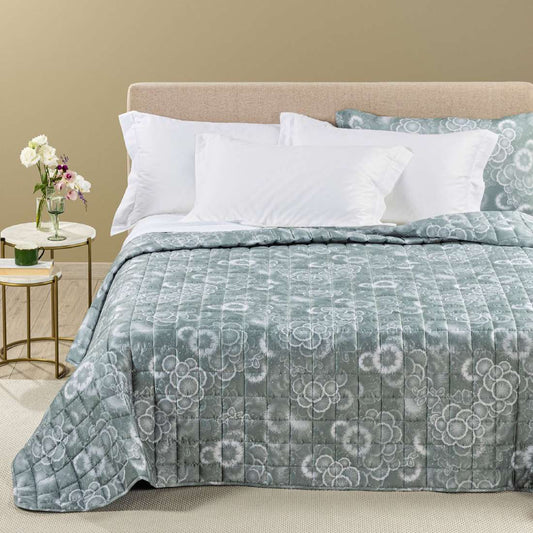 trapuntino riflessi caleffi, colore verde giada. fantasia astratta con fiori stilizzati su fondo verde giada.