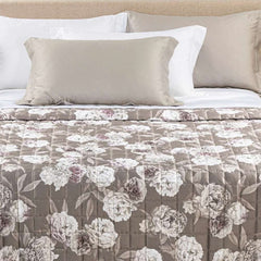 trapuntino rosa bianca caleffi. fantasia con fiori bianchi su fondo marrone/tortora scuro