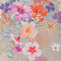 Trapuntino matrimoniale Caleffi Caraibi in puro cotone con stampa digitale. La trapunta primaverile Caraibi presenta una vivace fantasia con fiori colorati e coralli su un fondo geometrico colore tortora