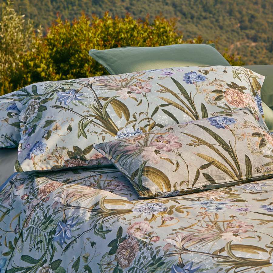 trapuntino fazzini vanitas fantasia floreale colore azzurro