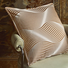 trapuntino Tamerlano fazzini atelier. Raso jacquard fantasia a onde colore sandalo