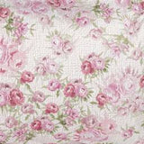 Completo lenzuola matrimoniale Fazzini Botanical, in puro cotone di ottima qualità. Il completo lenzuola Botanical presenta una delicata fantasia con rose azzurre sulle federe e sul lenzuolo di sopra. Il lenzuolo inferiore con angoli invece è in tinta unita. colore rosa