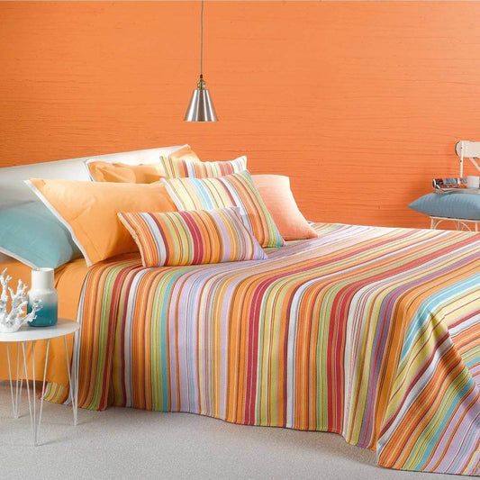 Coperta estiva matrimoniale Universal di Caleffi, in piquet di puro cotone. Coperta leggera con fantasia rigata multicolore.