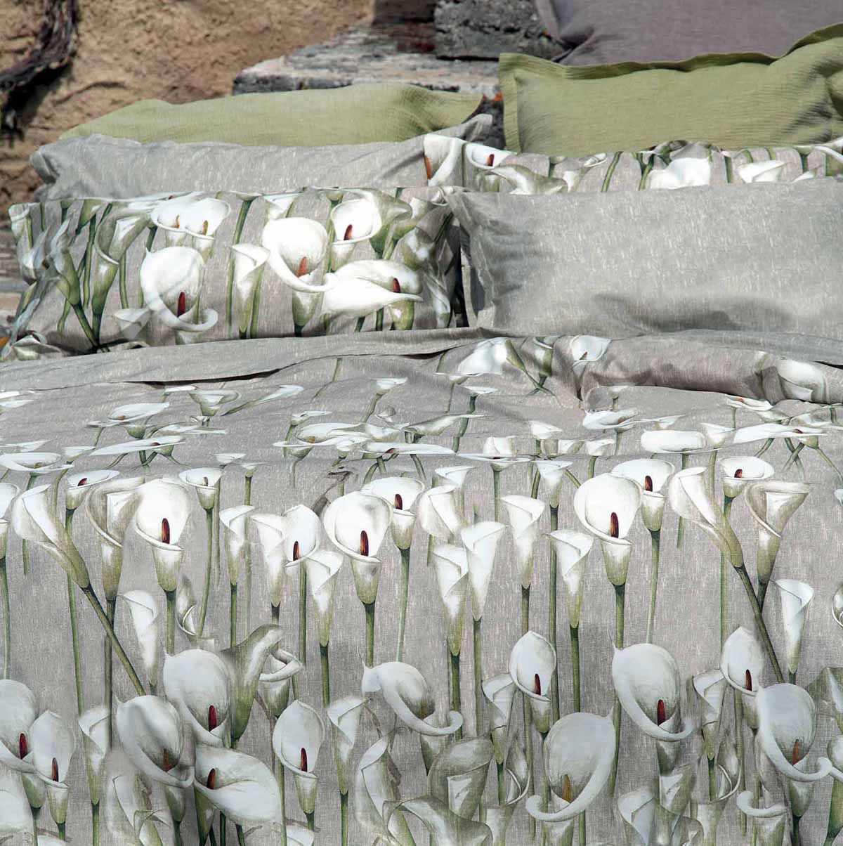 Copripiumino matrimoniale Marais tessitura toscana floreale in raso di cotone tortora