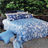 Lenzuolo matrimoniale Blow Rondini tessitura toscana in raso di cotone bianco azzurro