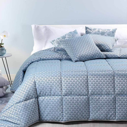 Trapunta invernale matrimoniale Caleffi Mistral in prezioso raso jacquard.  Fantasia geometrica dallo stile moderno, colore anice