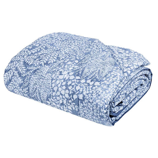 Il trapuntino matrimoniale Fazzini Kraft è in percalle di puro cotone. Fantasia con fiori bianchi su fondo colorato. Quilt colore azzurro carta da zucchero. Trapunta primaverile
