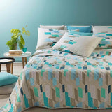 Trapuntino Caleffi Max puro cotone per letto singolo e piazza e mezza. Fantasia geometrica, moderna e giovanile, variante anice con fondo beige.