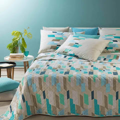 Trapuntino Caleffi Max puro cotone per letto singolo e piazza e mezza. Fantasia geometrica, moderna e giovanile, variante anice con fondo beige.