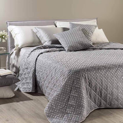 Trapuntino matrimoniale Rich Caleffi in raso jacquard. Fantasia geometrica colore grigio. Copriletto trapuntato, trapunta primaverile.