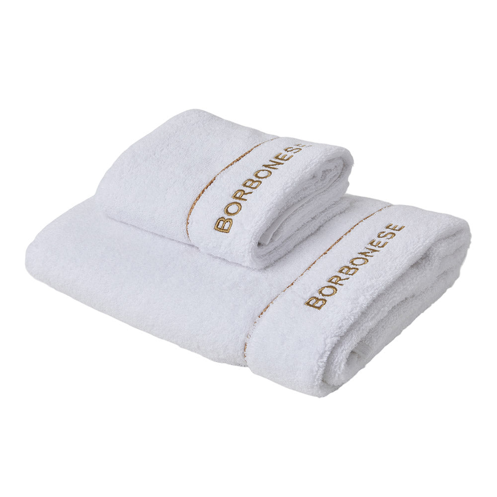 Coppia asciugamani Borbonese Fine OP in spugna di puro cotone da 550 g/mq. Bordo con logo Borbonese ricamato e codina di topo con motivo Borbonese. Colore bianco