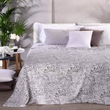 Copriletto matrimoniale Lido di Caleffi, in piquet di puro cotone. Coperta estiva con fantasia moderna colore bianco e grigio.