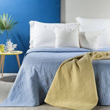 Coperta estiva matrimoniale Caleffi Bristol in puro cotone. Il copriletto Bristol è realizzato in tessuto di cotone tinta unita con lavorazione jacquard. Colore ciele, celeste, azzurro