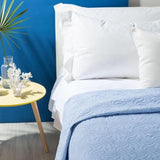 Coperta estiva matrimoniale Caleffi Bristol in puro cotone. Il copriletto Bristol è realizzato in tessuto di cotone tinta unita con lavorazione jacquard. Colore ciele, celeste, azzurro