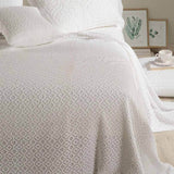 Copriletto matrimoniale Caleffi Gloria, in puro cotone. Coperta estiva elegante e raffinata, in morbidissimo cotone bianco con effetto ricamo.