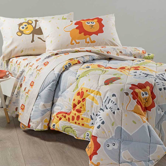 Completo lenzuola e trapunta Caleffi Giungla in puro cotone. Il lenzuolo Giungla presenta una fantasia colorata, con simpatici animali su fondo beige. Ideale per bambini e ragazzi.