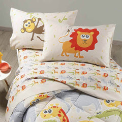 Completo lenzuola Caleffi Giungla in puro cotone. Il lenzuolo Giungla presenta una fantasia colorata, con simpatici animali (leone, scimmia, giraffa, elefante) su fondo beige. Ideale per bambini e ragazzi.