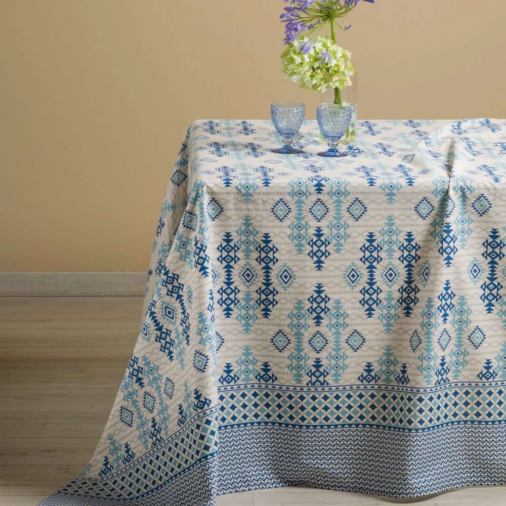 Telo Arredo multiuso Ikat di Caleffi, in puro cotone. Utilizzabile come copridivano, copritavolo o copriletto. Fantasia moderna colore blu. Misura matrimoniale.