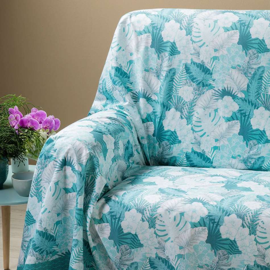 Telo Arredo multiuso Orchidea di Caleffi, in puro cotone. Telo grandecor misura matrimoniae. Utilizzabile come copriletto, copridivano o copritavolo. Fantasia con fiori e foglie colore anice avio azzurro