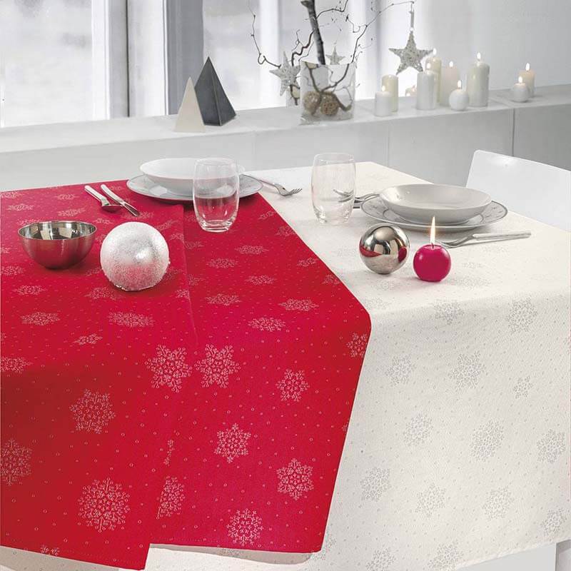Tovaglia Natale Gabel Frosty per 8 o 12 persone. Fondo rosso con fiocchi di neve bianchi. stampa su puro cotone panama.