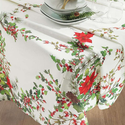 Tovaglia natalizia Berry di Gabel, in panama di puro cotone con stampa digitale.  Fantasia su fondo chiaro, con foglie verdi del vischio natalizio, simbolo di buon auspicio, e bacche e fiori rossi che richiamano i colori tipici del Natale. Misura rettangolare per 6, 8, 12 persone.